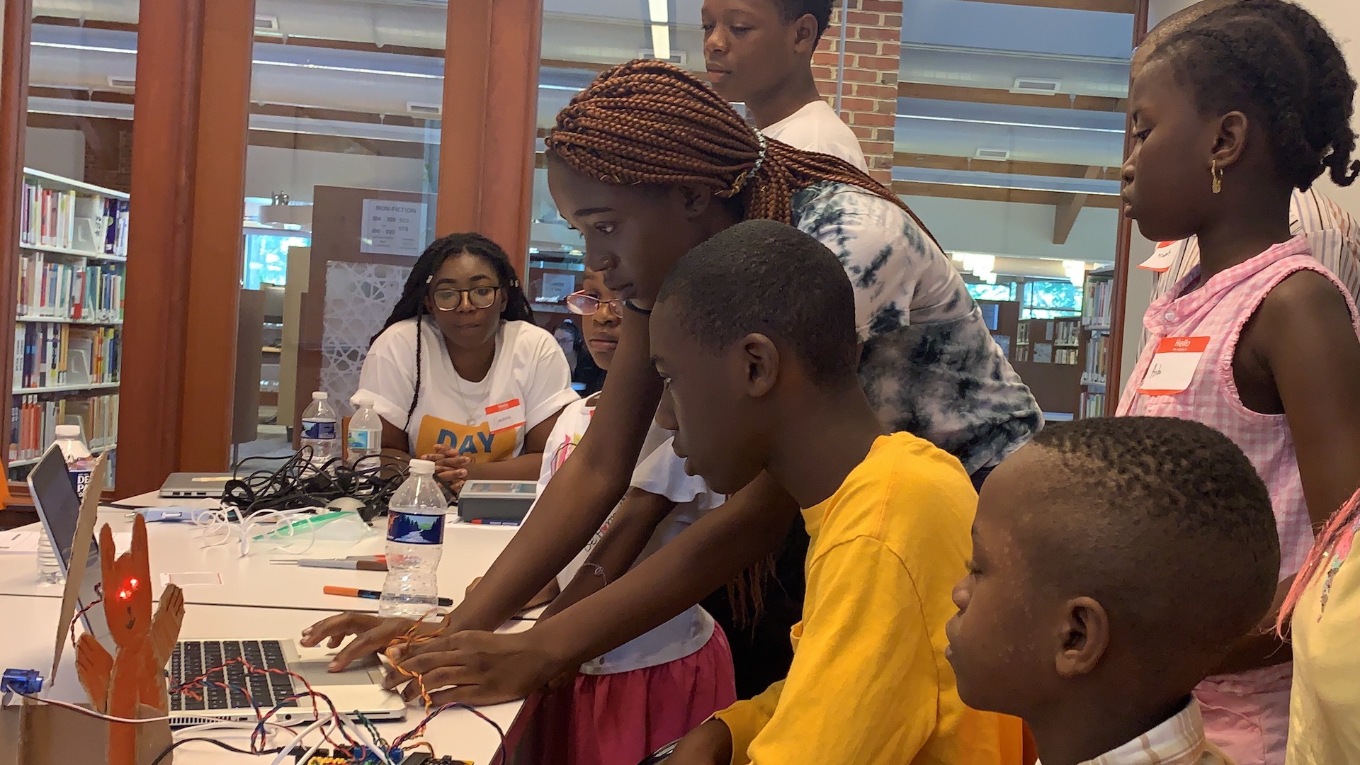 Building and Programing robot kits with Scratch